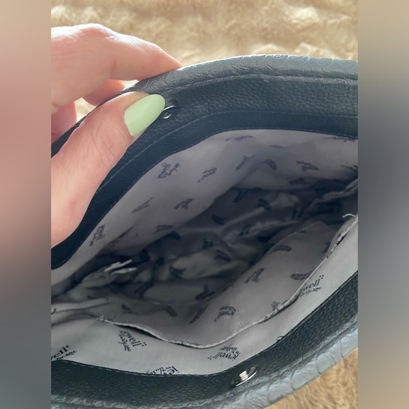 Jewell Thirty One Gray Snake
Embossed Purse WI
Removable Shoulder Strap - Picture 5 of 7